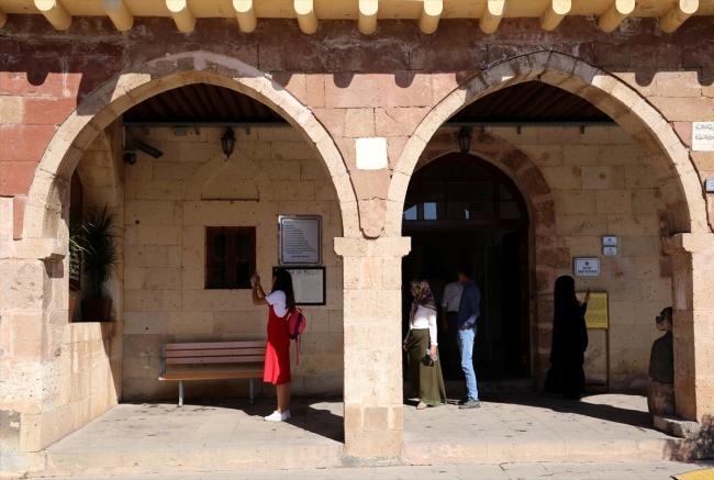 Hoşgörünün merkezi Hacı Bektaşi Veli Külliyesi'ne yoğun ilgi